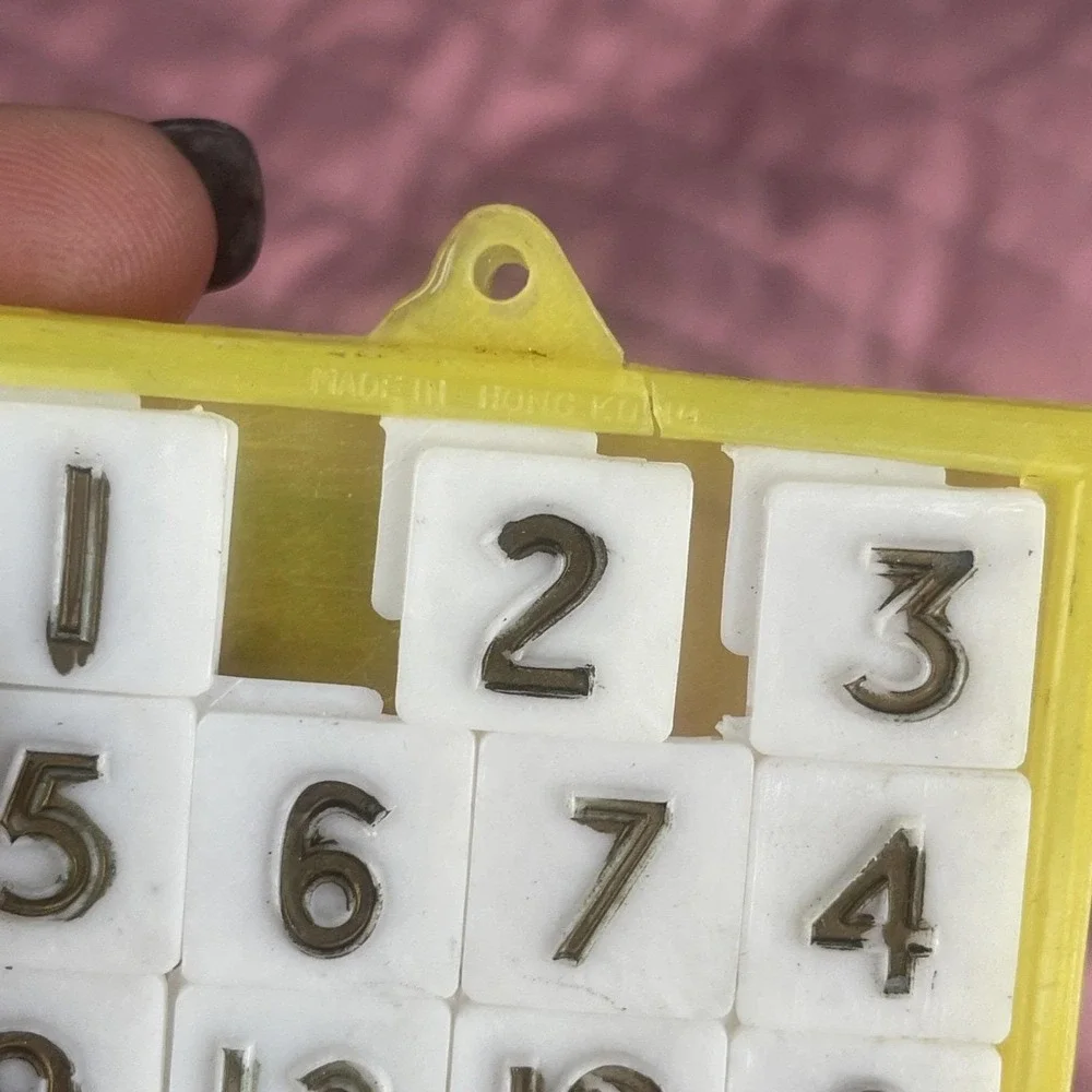 Lot of 2 VTG 1950s 15 Number Sliding Puzzles Handheld Plastic Brain‎ Teasers Toy